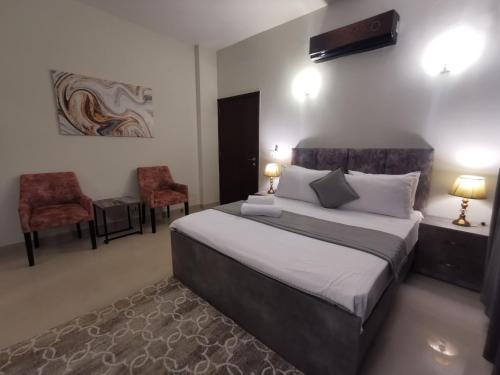 Walk-Inn Rooms F-11 Islamabad - image 8