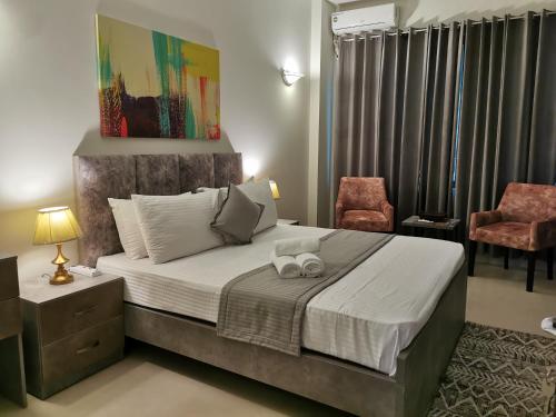 Walk-Inn Rooms F-11 Islamabad - image 6