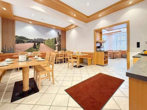 Hotel-Pension Fünfhaus 2