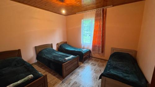 2 double beds