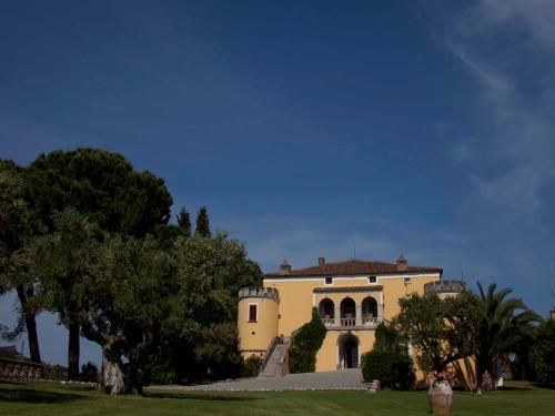  Castello di Serragiumenta, Firmo bei Fagnano Castello