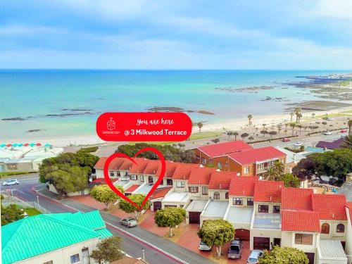 'Terrace-On-Sea'- 2 Min from the beach, 2 bedroom town house, Sleeps 4