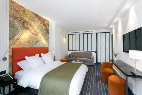 1 queen bed, 1 sofa bed