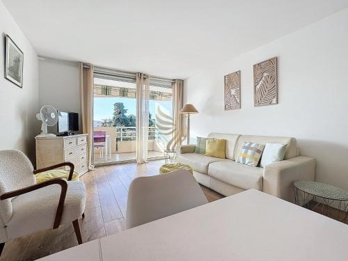 Apt 4 ppl, terrace, pool, A/C in Boulouris