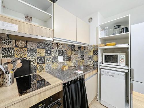 Apt 4 ppl, terrace, pool, A/C in Boulouris