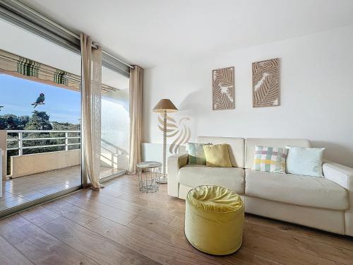 Apt 4 ppl, terrace, pool, A/C in Boulouris