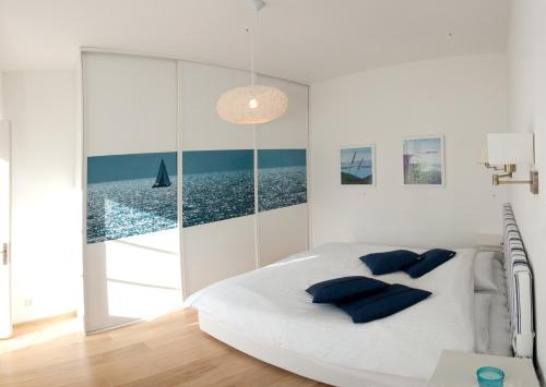 Stylish Theatre Apartments - image 5