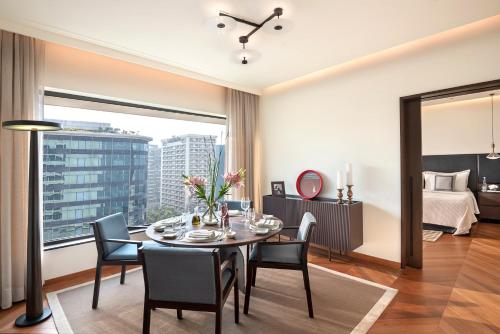 Létesítmények, The Oberoi, Mumbai near Nariman Point