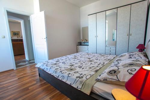 Apartment with Sea View image 10