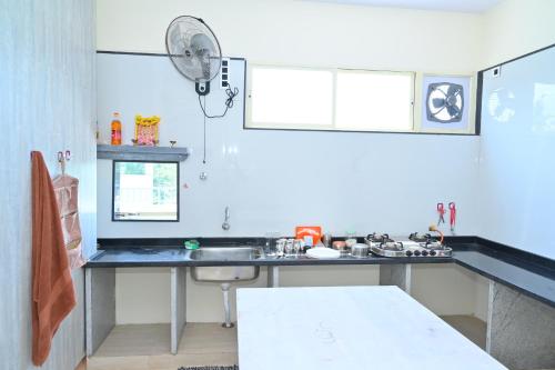 Gopi Abode Hampi in Kamalapur