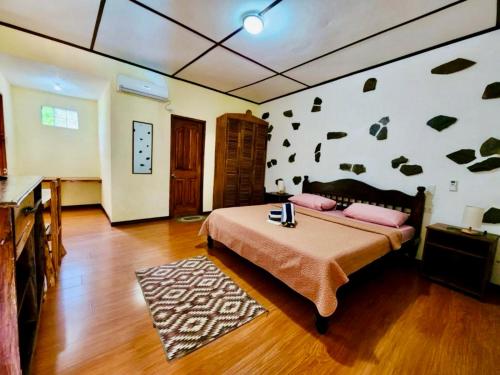 TipTop Hotel, Resto and Delishop Room Type - Premium Double Room