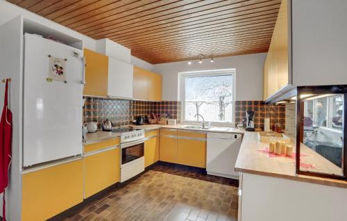 Cuina, 2 Bedroom Pet Friendly Home In Thisted in Sjorring