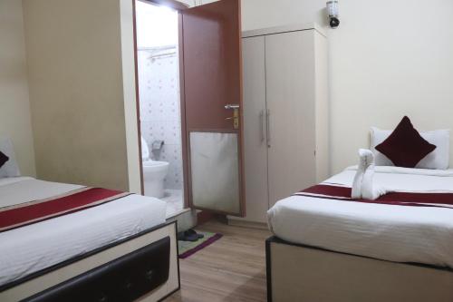 Double Room with Private Bathroom image 8