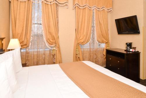 Baltimore Plaza Hotel - image 7