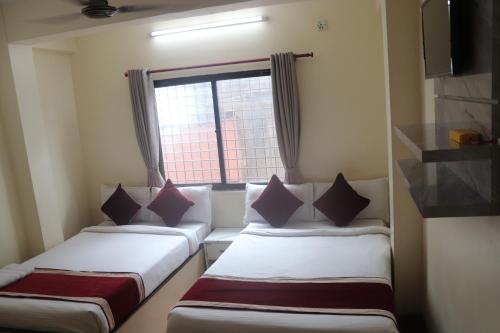 Quadruple Room with Private Bathroom image 4