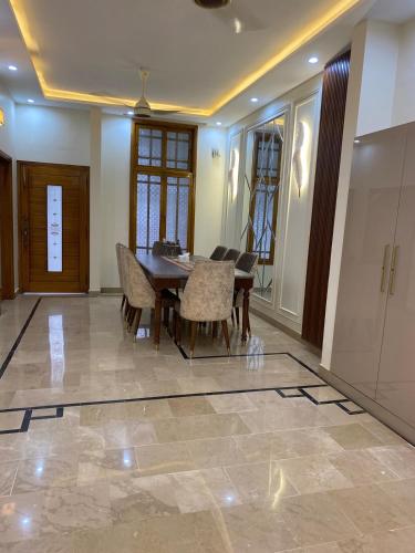Three-Bedroom Villa image 2