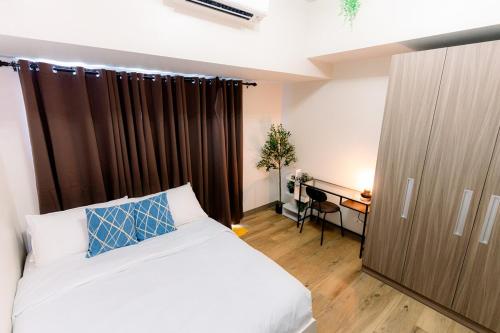 Cozy 1BR Condo in McKinley West, Manila