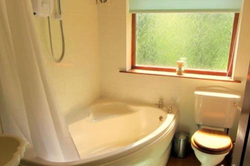 Greenacres Cottage with large Garden in Middleton (Derbyshire)