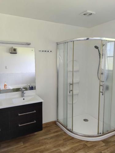 Shower, Cozy 3 安逸舒适小屋 in Mairehau