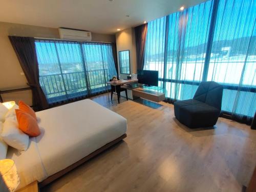 Ton Aoi Grand Hotel Room Type - Deluxe Corner King Bed