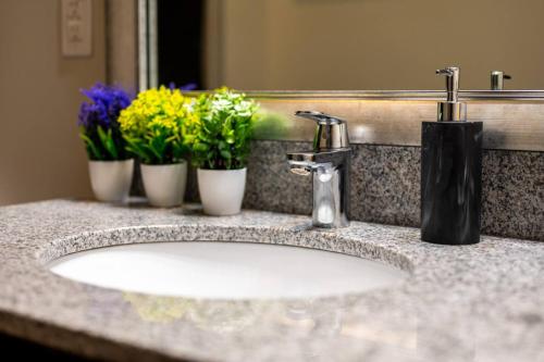 Stylish 2BR Keystone - image 9