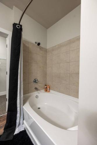 Stylish 2BR Keystone - image 4
