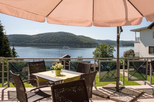 Restaurant, PlusNaturHotel direkt am Ederseeufer Waldhotel Wiesemann und Ferienapartments in Waldeck