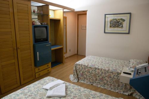Standard Twin Room image 2