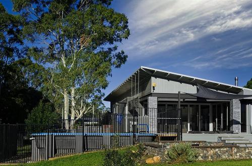 Jasmine Escape DONT BOOK CLOSING DOWN in Bellbird