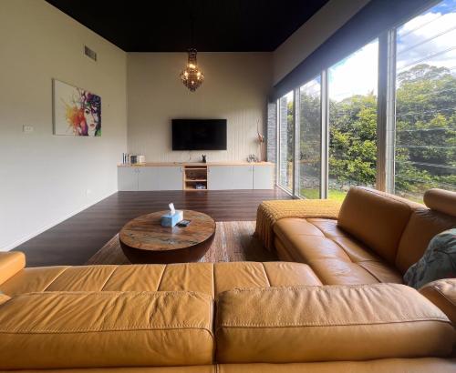 Jasmine Escape DONT BOOK CLOSING DOWN in Bellbird