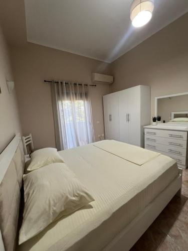 One-Bedroom Apartment image 5