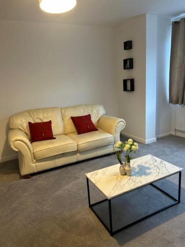 Contractor and Family Cozy Home Sleeps 7 Free Parking