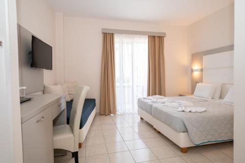 Triple Room with Garden View image 4