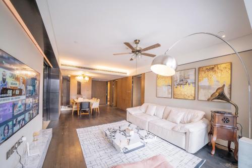 ZHome-Luxury Three-bedroom Suite-Near the Bund, Shanghai (foto 7)