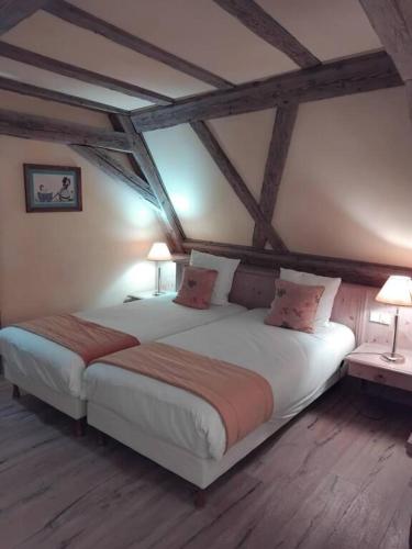3 twin beds