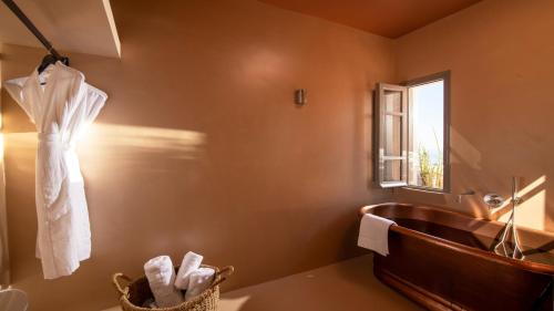 Aurea Suite Sea View with Outdoor Jetted Tub image 9
