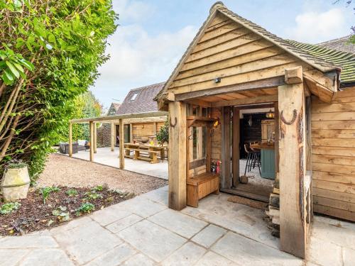 A szálláshely kívülről, Old Shires Barn in Kelet-Fleet