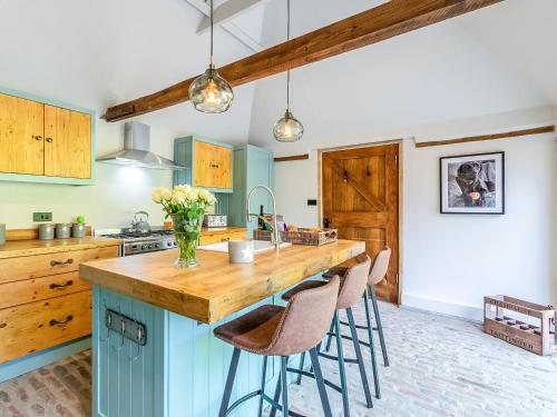 A szálláshely kívülről, Old Shires Barn in Kelet-Fleet