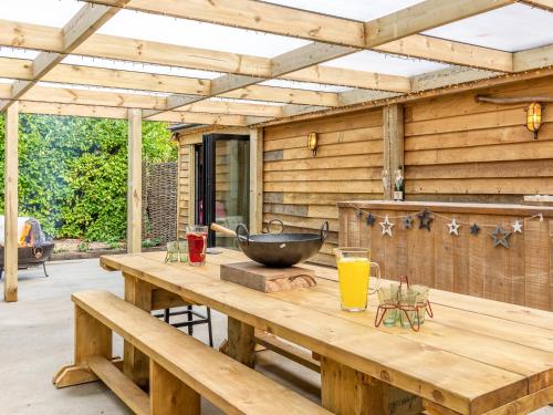 A szálláshely kívülről, Old Shires Barn in Kelet-Fleet