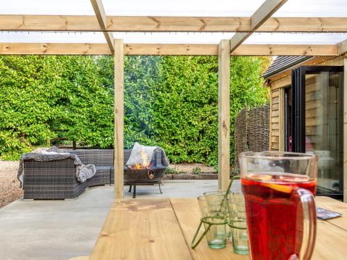 A szálláshely kívülről, Old Shires Barn in Kelet-Fleet