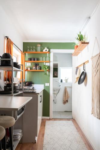 廚房, Dotan's Boutique Studios - By The Beach! in 特拉維夫