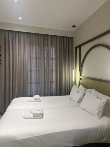 Double Room - Interior image 7