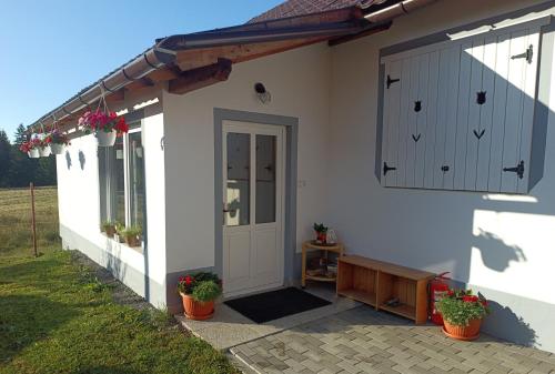 Hegyi Vendégház (Hegyi Vendeghaz) in Varsag