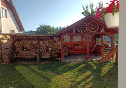 Hegyi Vendégház (Hegyi Vendeghaz) in Varsag