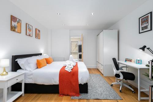 1 Bedroom with Balcony Sleeps 4 Near Shoreditch London City (F1 138 BGR) London
