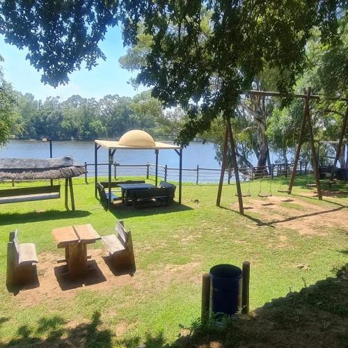 Spēļu laukums, The Lion Lodge Vaal in Lindequesdrif AH