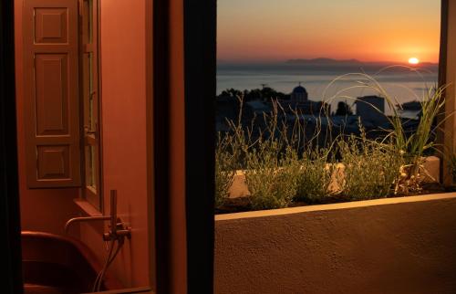 Aurea Suite Sea View with Outdoor Jetted Tub image 4