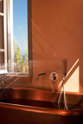 Aurea Suite Sea View with Outdoor Jetted Tub image 3
