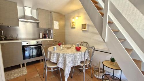 Facilities, Vaux sur Mer - cote PONTAILLAC - VILLA MITOYENNE - PISCINE COLLECTIVE in Vaux Sur Mer