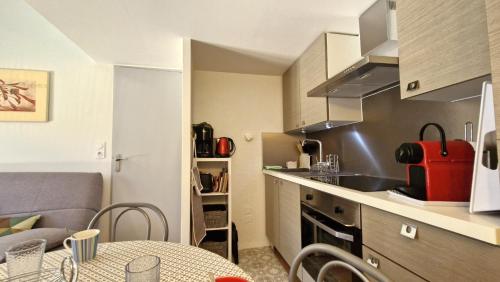 Kitchen, Vaux sur Mer - cote PONTAILLAC - VILLA MITOYENNE - PISCINE COLLECTIVE in Vaux Sur Mer